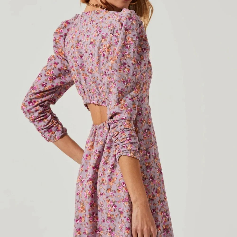 ASTR PUFF SLEEVE V NECK BACK CUTOUT MIDI DRESS - Picture 2 of 3